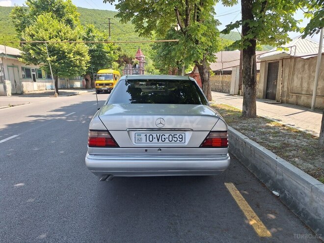 Mercedes E 220 1995, 450,369 km - 2.2 l - Şəki