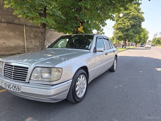 Mercedes E 220 1995, 450,369 km - 2.2 l - Şəki