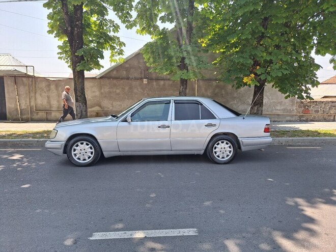 Mercedes E 220 1995, 450,369 km - 2.2 l - Şəki
