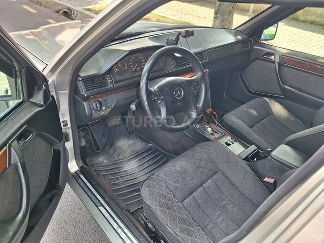 Mercedes E 220 1995, 450,369 km - 2.2 l - Şəki