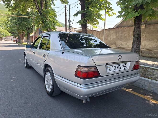 Mercedes E 220 1995, 450,369 km - 2.2 l - Şəki