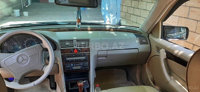 Mercedes C 230 1998, 329,000 km - 2.3 l - Salyan