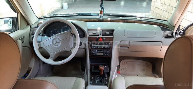 Mercedes C 230 1998, 329,000 km - 2.3 l - Salyan