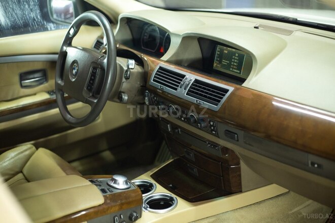BMW 735 2004, 275,000 km - 3.6 l - Sumqayıt