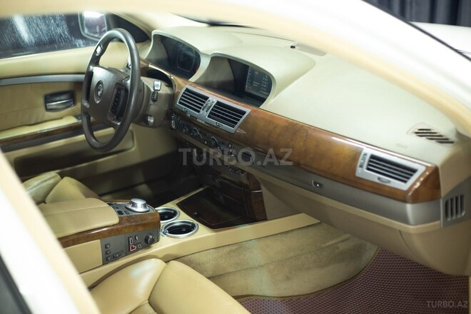 BMW 735 2004, 275,000 km - 3.6 l - Sumqayıt