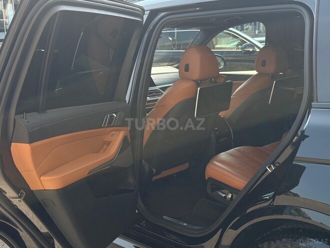 BMW X7-8