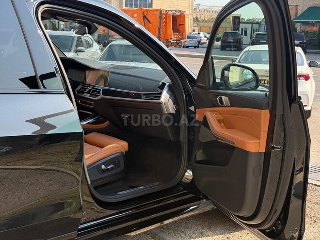 BMW X7-9