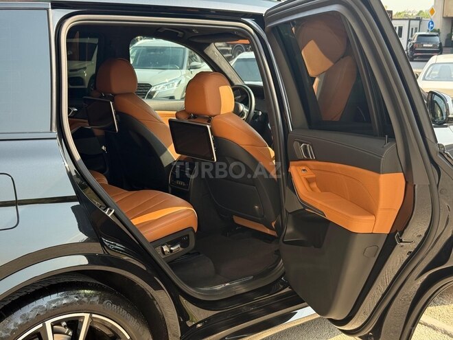 BMW X7-11