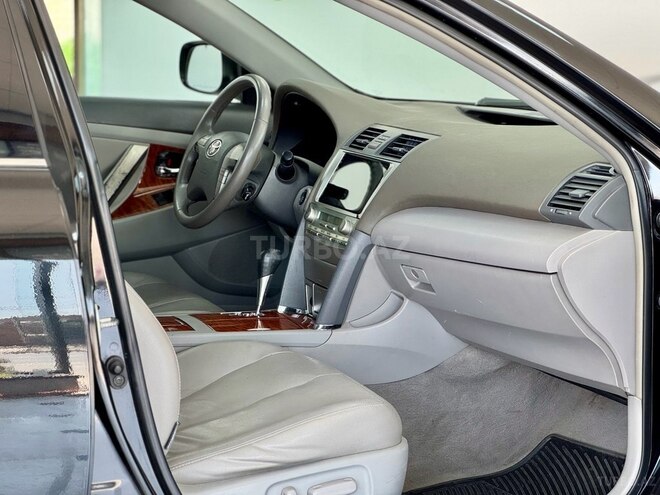 Toyota Camry-16