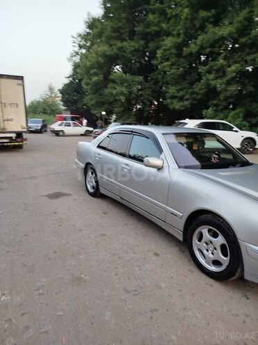 Mercedes E 220 d 2001, 520,000 km - 2.2 l - Masallı
