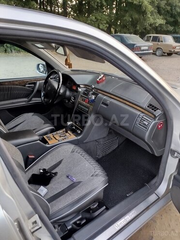 Mercedes E 220 d 2001, 520,000 km - 2.2 l - Masallı