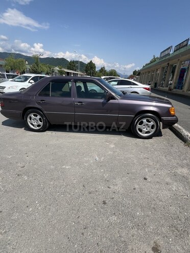 Mercedes E 220 1995, 645,000 km - 2.2 l - Qəbələ