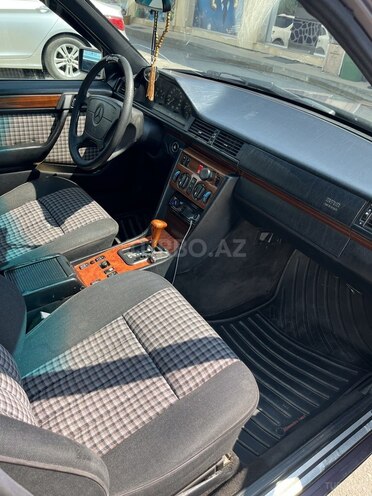 Mercedes E 220 1995, 645,000 km - 2.2 l - Qəbələ