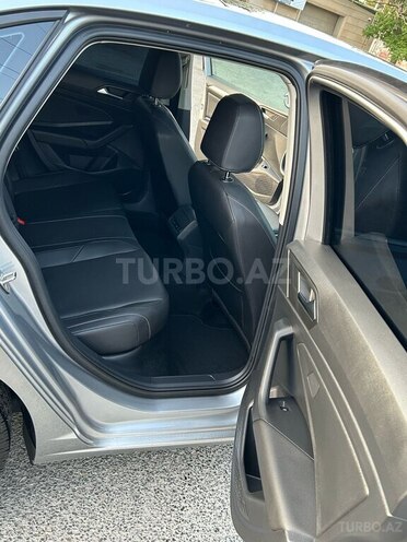 Volkswagen Jetta-11