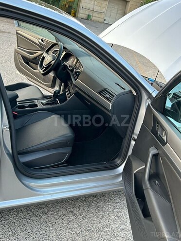 Volkswagen Jetta-16