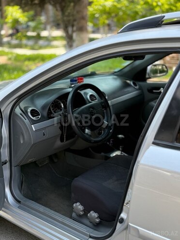Suzuki Forenza-10