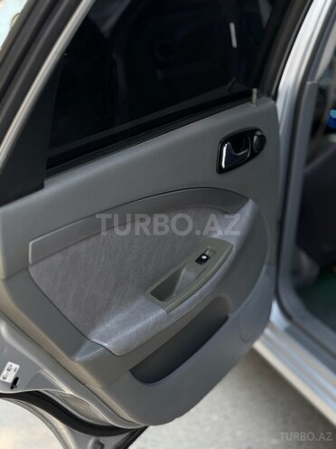 Suzuki Forenza-13
