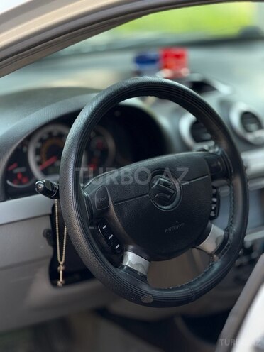 Suzuki Forenza-11