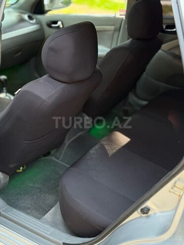 Suzuki Forenza-12