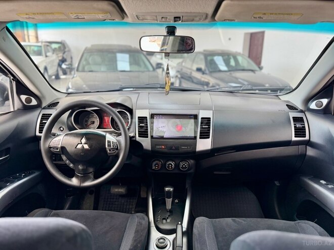 Mitsubishi Outlander-19