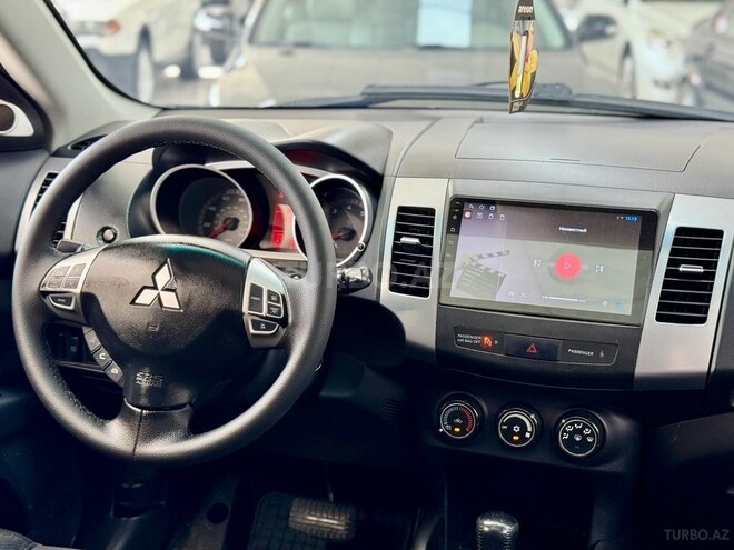 Mitsubishi Outlander-12