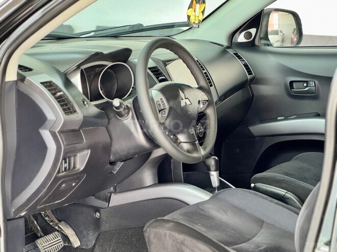 Mitsubishi Outlander-16