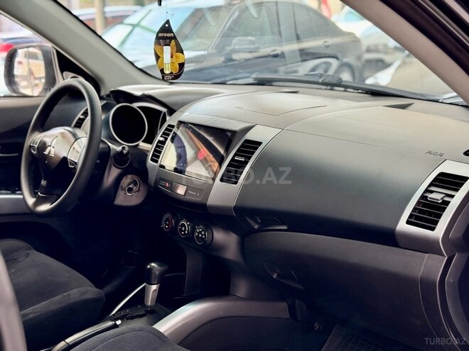 Mitsubishi Outlander-13