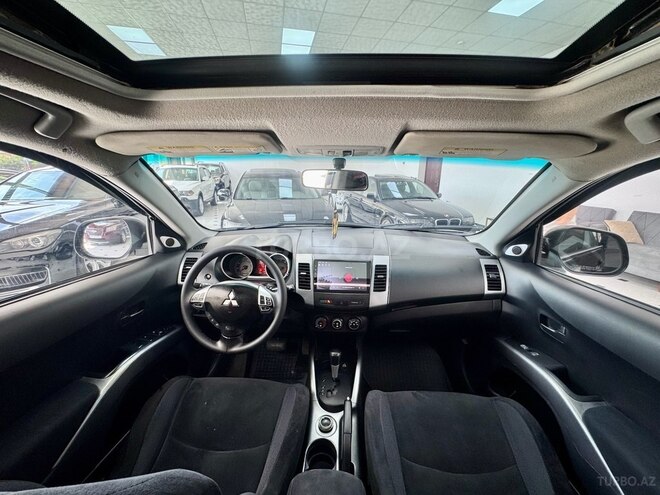 Mitsubishi Outlander-11