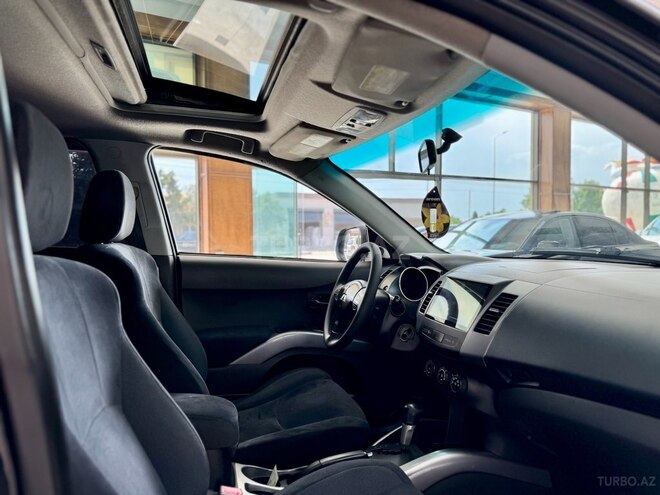 Mitsubishi Outlander-22