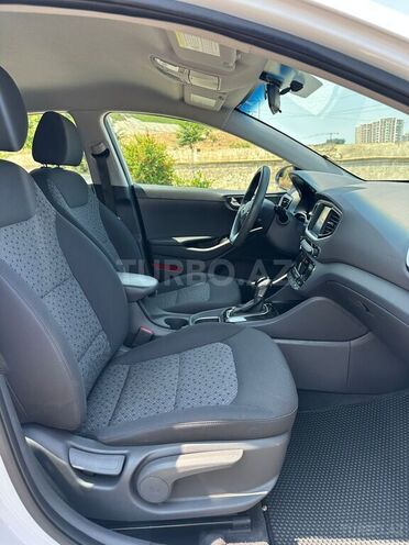 Hyundai IONIQ-8