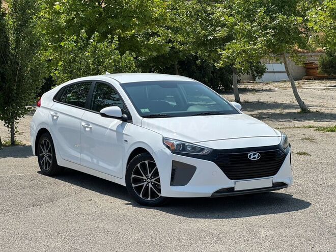 Hyundai IONIQ-1