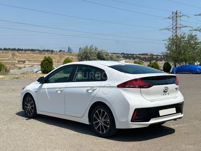 Hyundai IONIQ-10