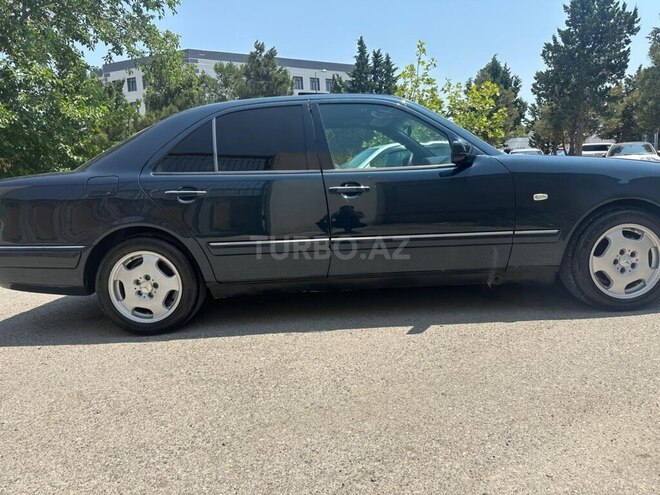 Mercedes E 240 1999, 290,000 km - 2.4 l - Bakı