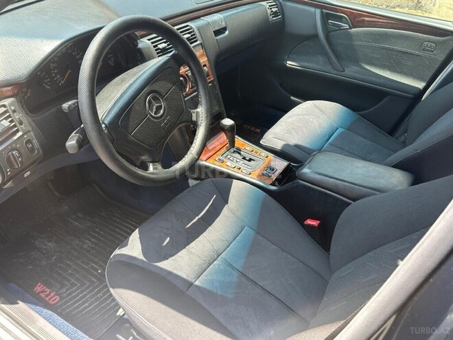 Mercedes E 240 1999, 290,000 km - 2.4 l - Bakı