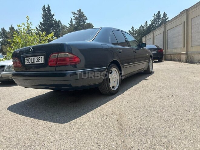 Mercedes E 240 1999, 290,000 km - 2.4 l - Bakı