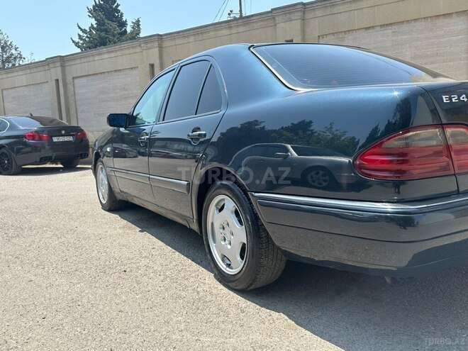 Mercedes E 240 1999, 290,000 km - 2.4 l - Bakı