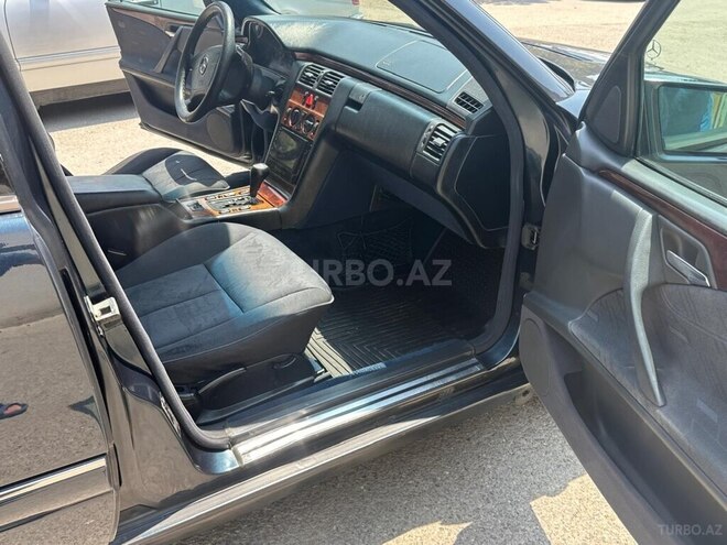 Mercedes E 240 1999, 290,000 km - 2.4 l - Bakı
