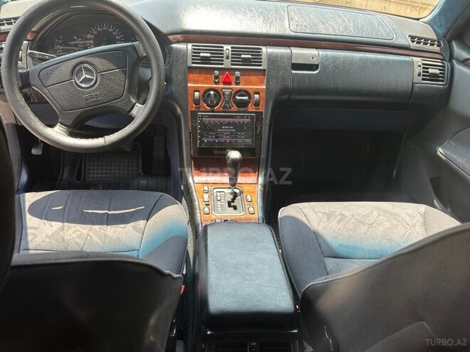 Mercedes E 240 1999, 290,000 km - 2.4 l - Bakı