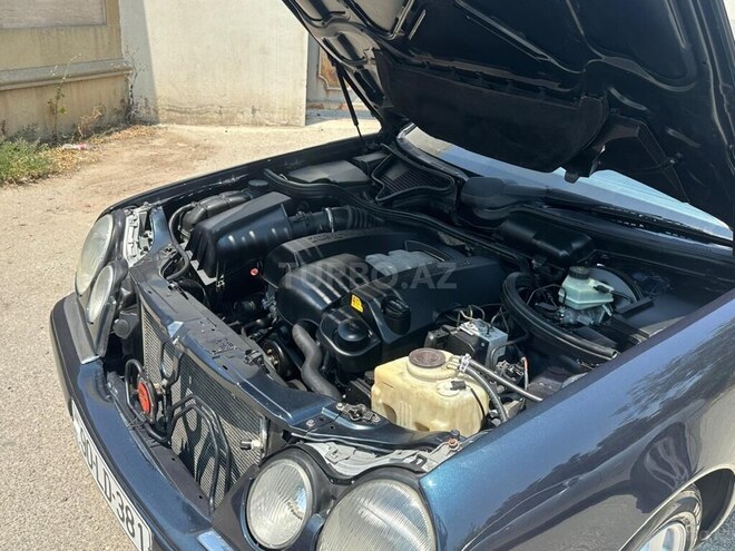 Mercedes E 240 1999, 290,000 km - 2.4 l - Bakı