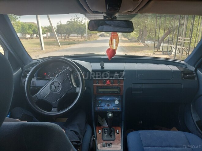 Mercedes C 180 1998, 420,000 km - 2.4 l - Salyan