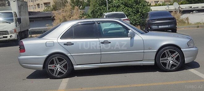 Mercedes C 240 2000, 210,000 km - 2.4 л - Bakı