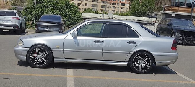 Mercedes C 240 2000, 210,000 km - 2.4 л - Bakı