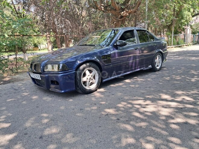 BMW 318 1993, 385,000 km - 1.8 l - Qazax
