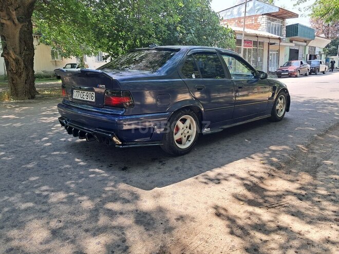 BMW 318 1993, 385,000 km - 1.8 l - Qazax