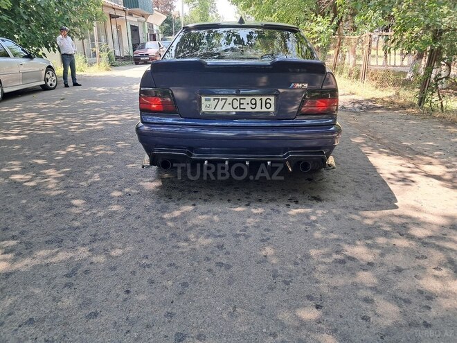 BMW 318 1993, 385,000 km - 1.8 l - Qazax