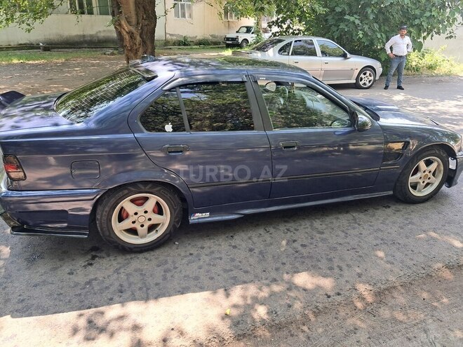 BMW 318 1993, 385,000 km - 1.8 l - Qazax