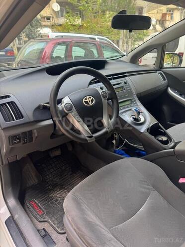 Toyota Prius-6