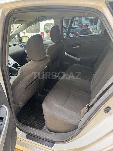 Toyota Prius-7
