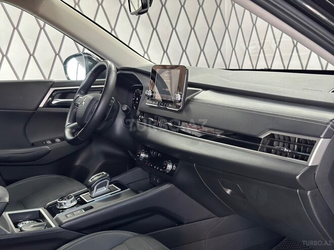 Mitsubishi Outlander-8