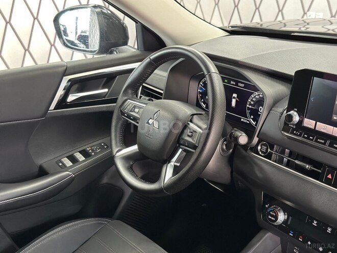 Mitsubishi Outlander-12